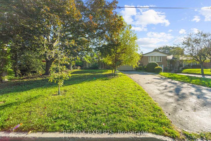 Property Photo: 19 Duncombe Boulevard ON M1M 3A4
