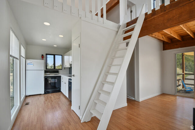 Property Photo: 4553 Balsam Dr UT 84098