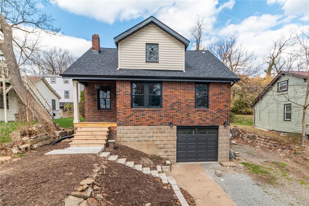 Property Photo:  201 Monroe St  PA 15146 