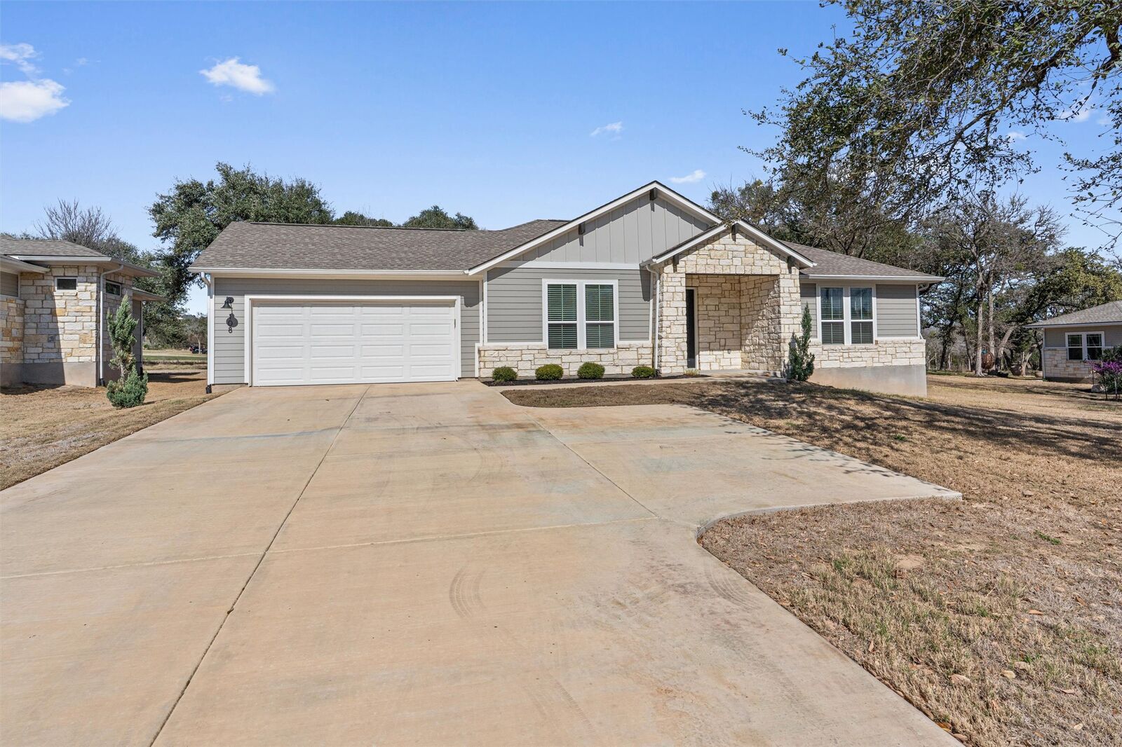 Property Photo:  