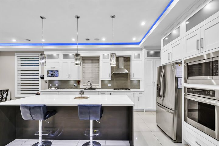 Property Photo: 11899 74B Avenue BC V4C 1H2