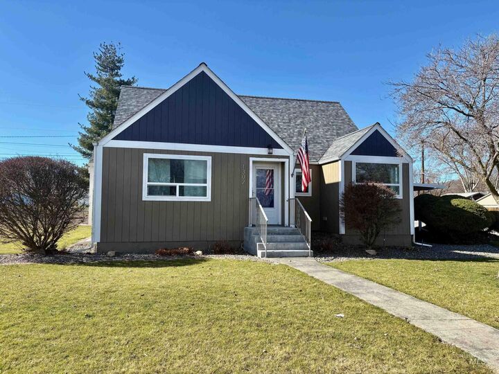 Property Photo:  1302 4th Street  WA 99403 