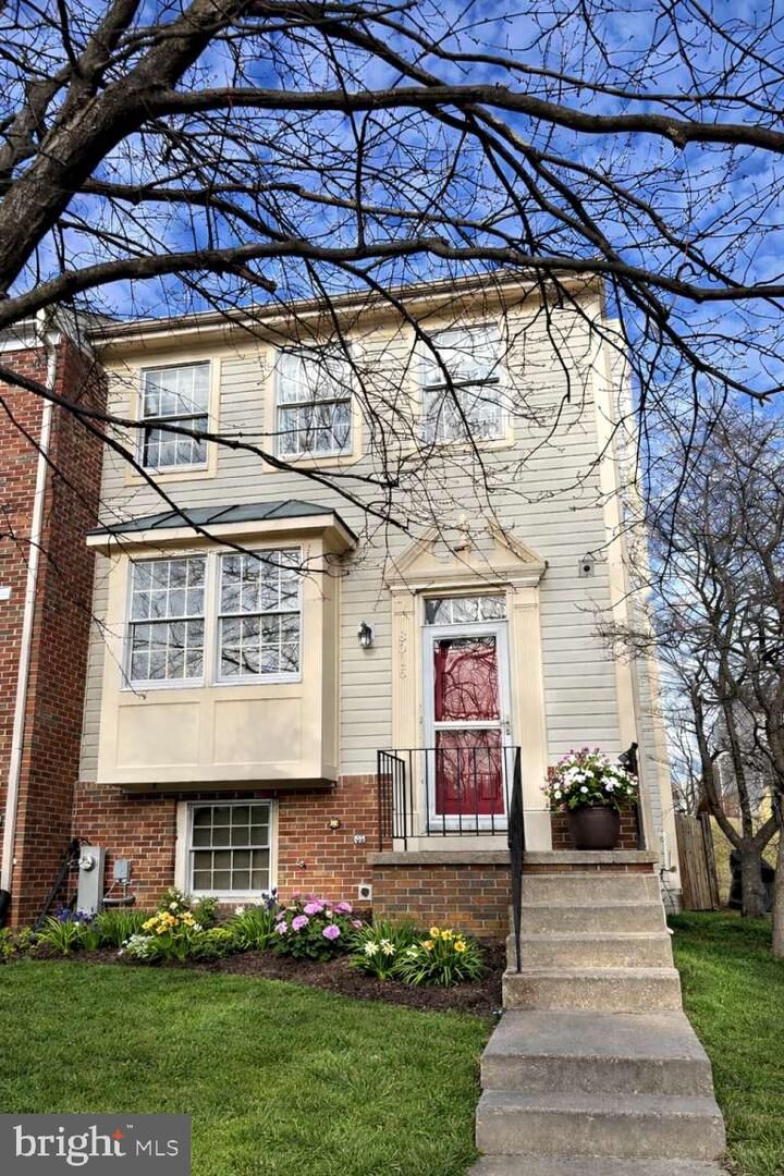 Property Photo: 8015 Brightwood Court MD 21043