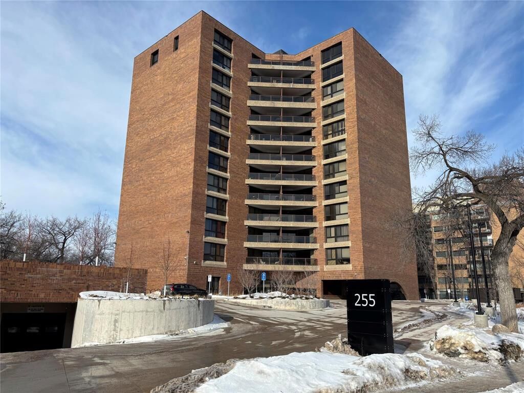 Property Photo:  255 Wellington Crescent  MB R3M 3V4 