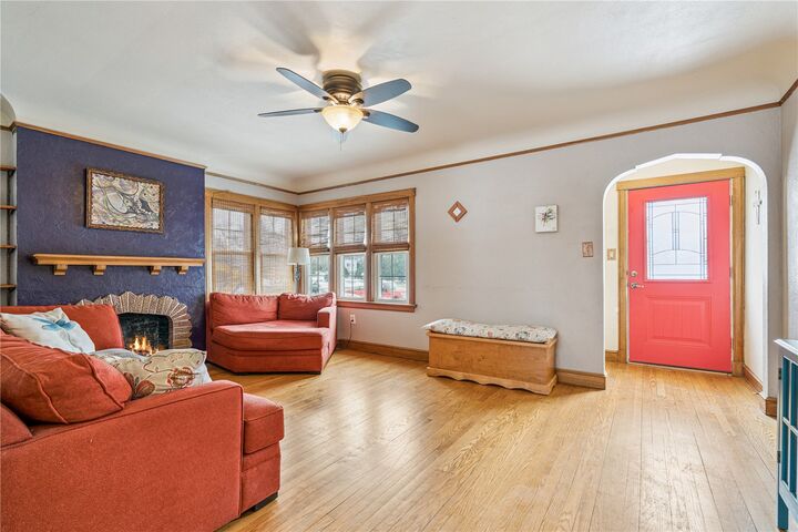 Property Photo:  198 Forest Drive SE  IA 52403 