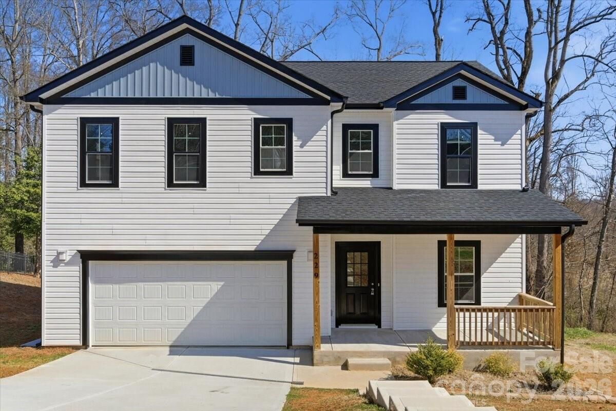 Property Photo: 229 Deerfield Drive NC 28120