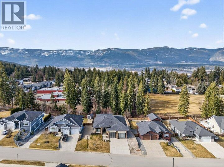 Property Photo: 1221 23 Street Southeast BC V1E 0C7