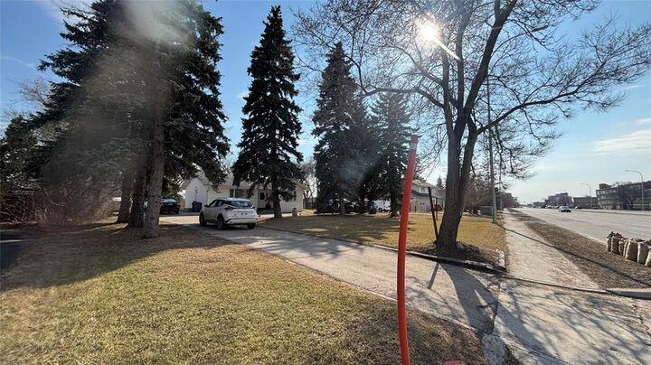 Property Photo:  2194 Portage Avenue  MB R3J 0M2 