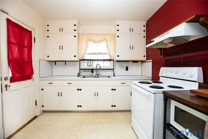 Property Photo: 4996 Farmville Road VA 23901