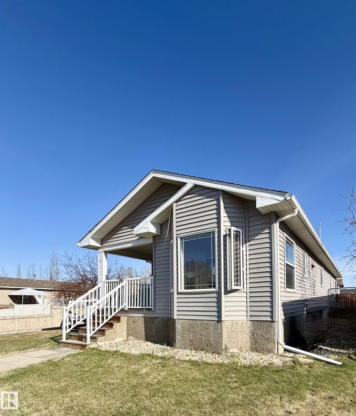 Property Photo:  1 Jutland Crescent  AB T7Z 0A3 
