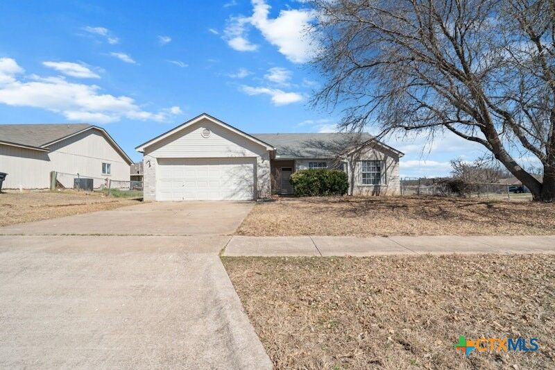 Property Photo:  2509 Coach Drive  TX 76543 
