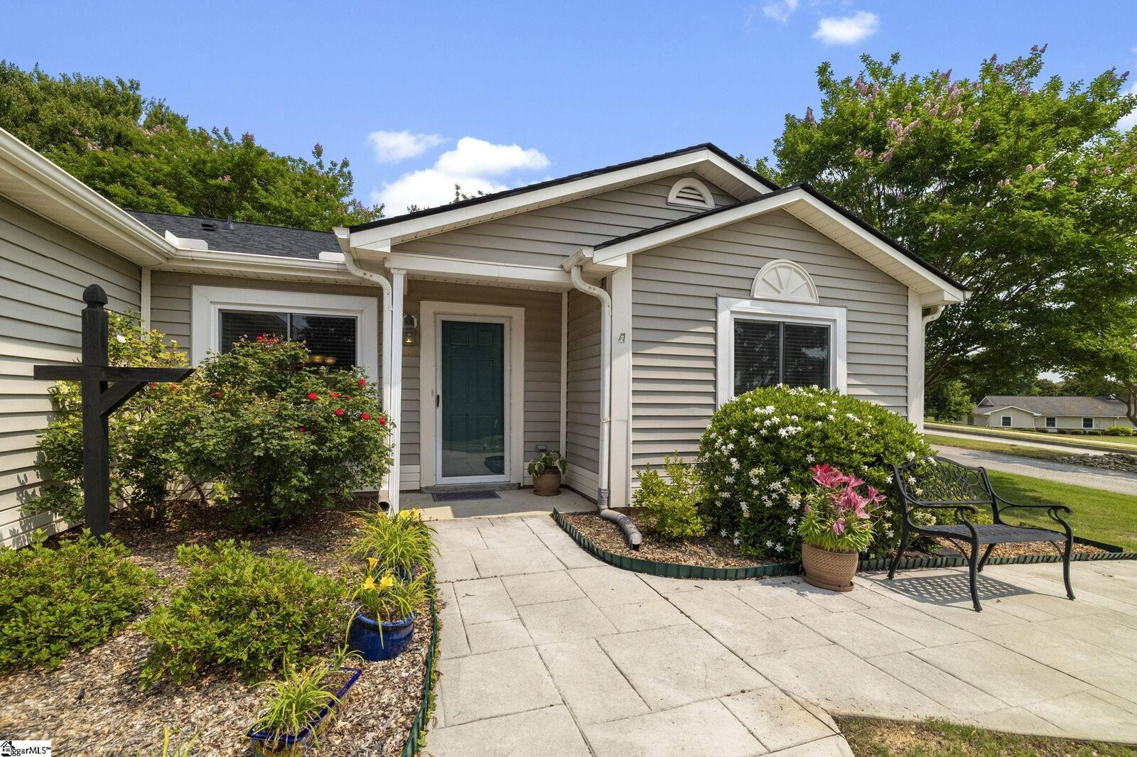 Property Photo: 2 Hillview Drive SC 29615