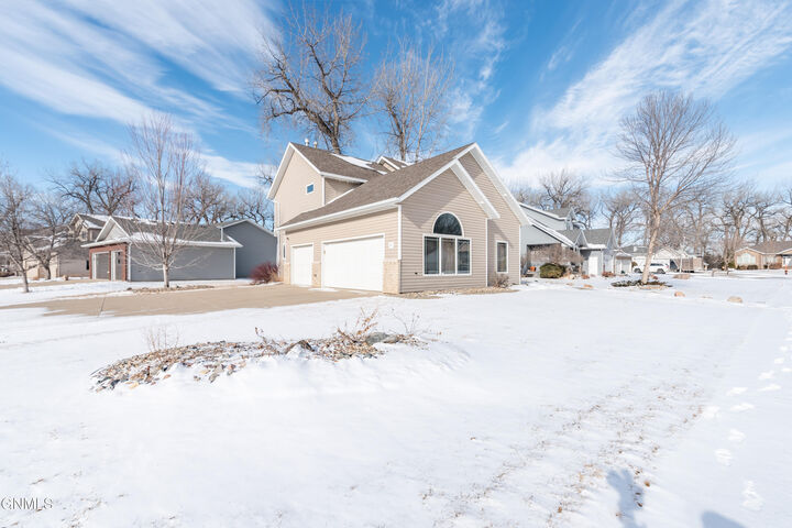 Property Photo: 3406 Heartwood Drive SE ND 58554