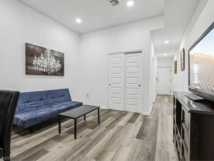 Property Photo:  430 Ocean Ave 1L  NJ 07305 