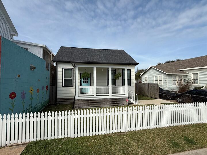 Property Photo:  3424 Ursuline Street  TX 77550 