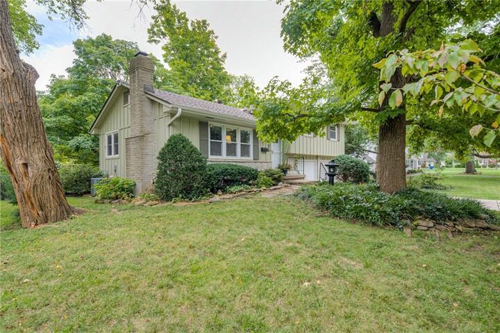 Property Photo:  7925 Colonial Drive  KS 66204 