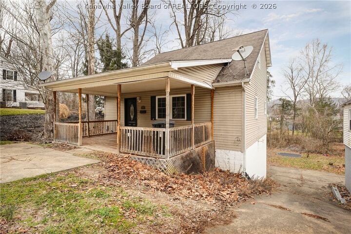 Property Photo:  2618 Kanawha Terrace  WV 25177 