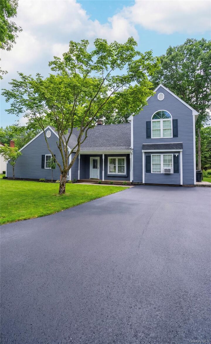 Property Photo:  160 Pennsylvania Avenue  NY 11763 