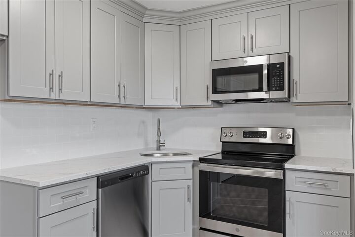 Property Photo:  135 Wakefield Avenue 305  NY 10704 