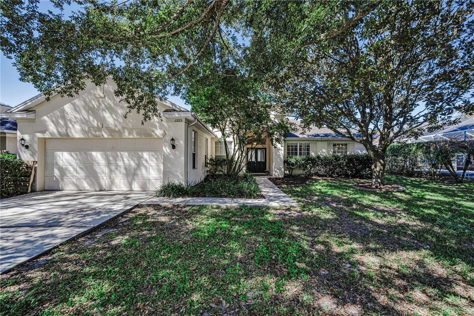 Property Photo: 2225 Longmore Circle FL 33596