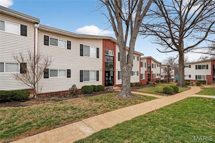 Property Photo: 115 E Washington Avenue 2N MO 63122