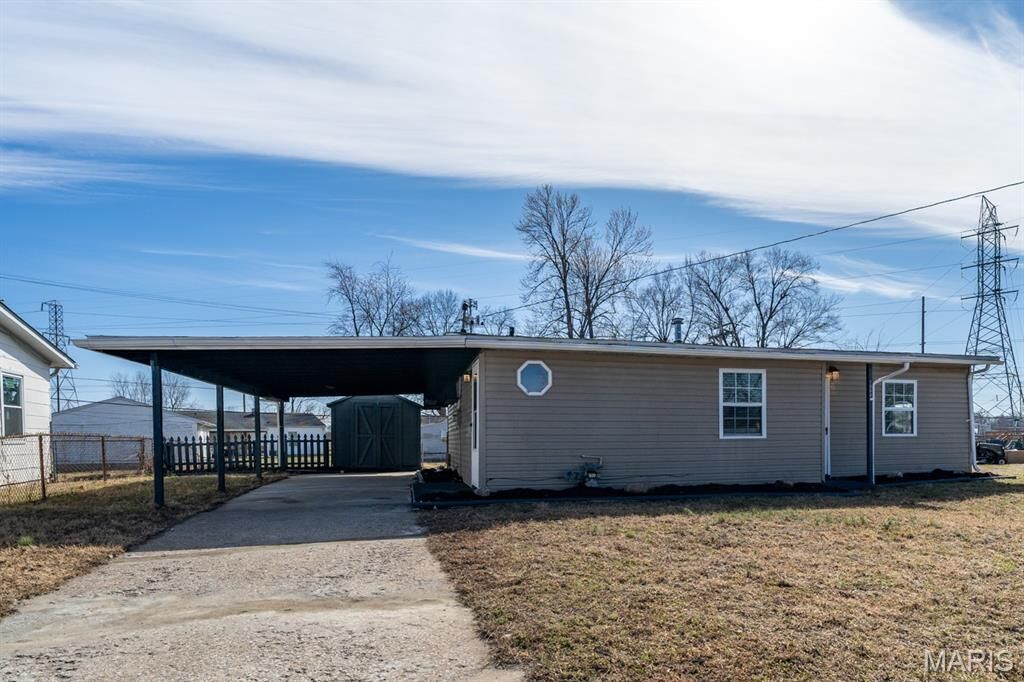 Property Photo: 2004 Elm Avenue IL 62040