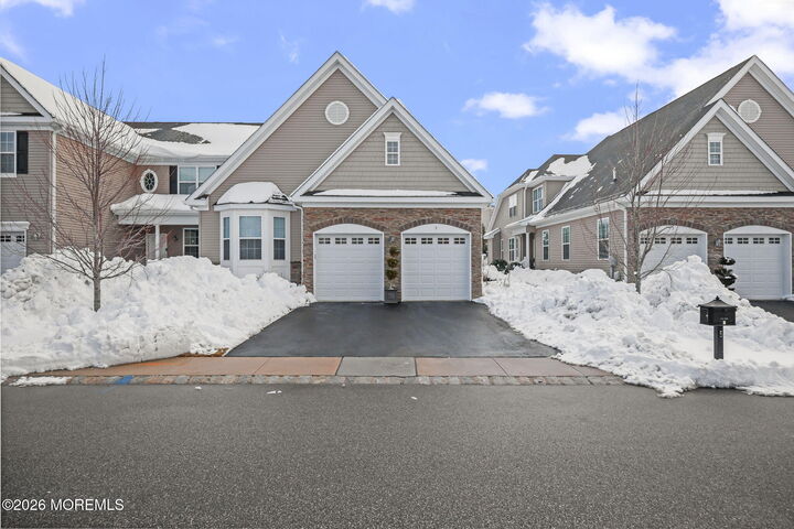 Property Photo:  5 Traditions Place  NJ 08831 