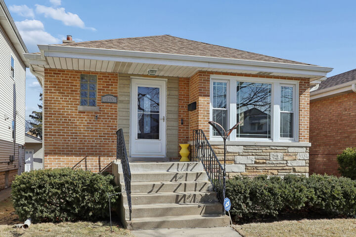Property Photo: 4565 N McVicker Avenue IL 60630