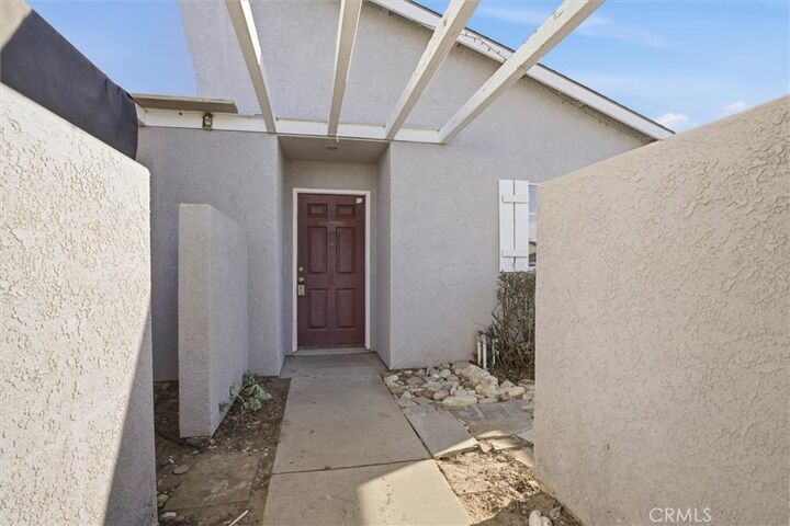 Property Photo:  325 Black Hawk Way  CA 93444 