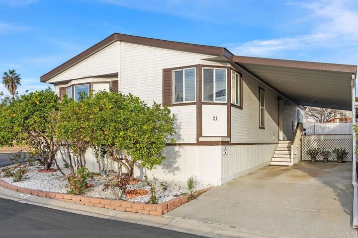 Property Photo:  1600 E Vista Way 21  CA 92084 