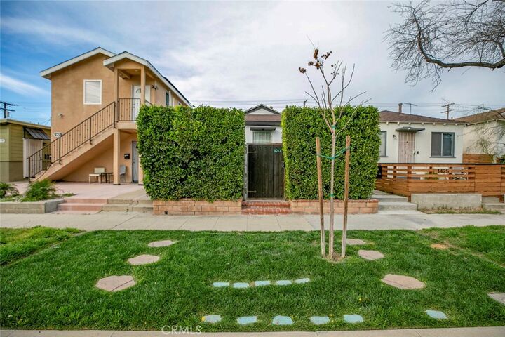Property Photo:  1423 N Hollywood  CA 91505 