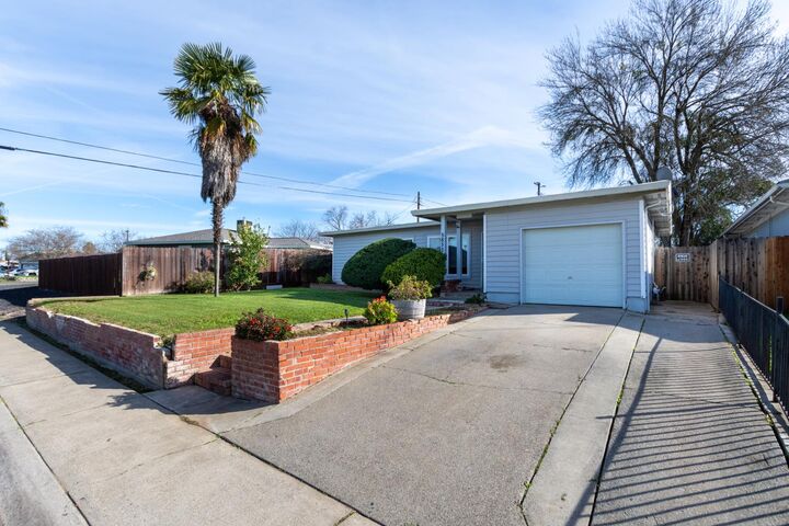 Property Photo: 5852 N Haven Drive CA 95660