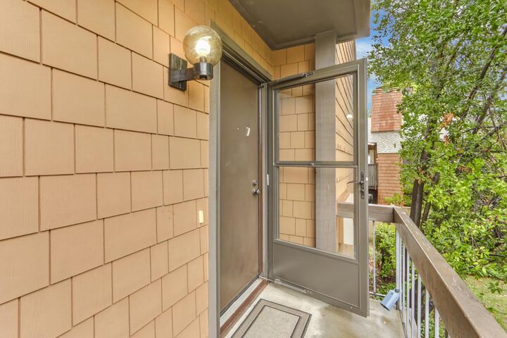 Property Photo:  820 Woodside Lane 7  CA 95825 