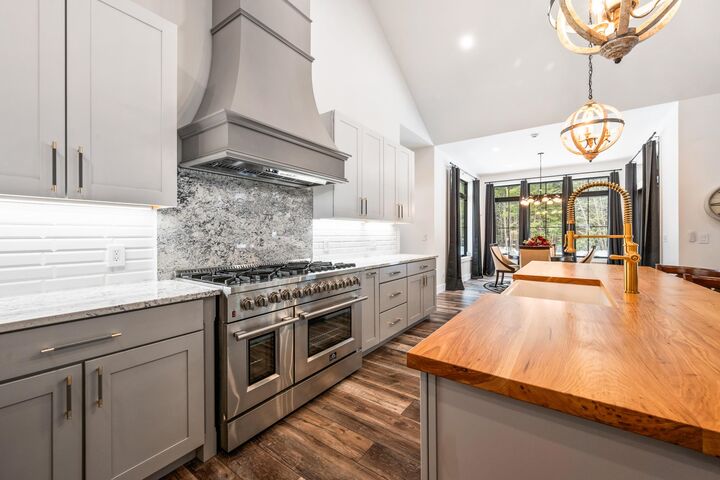 Property Photo: 123 Oxbow Lane NH 03818