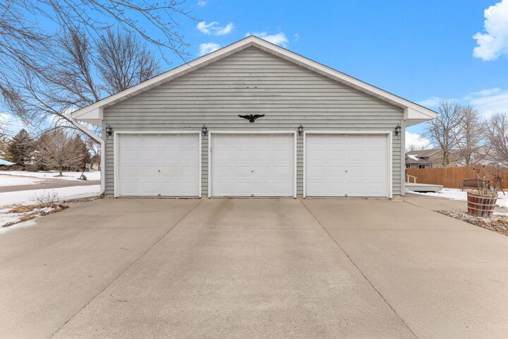 Property Photo:  1005 9th Street SE  MN 56093 