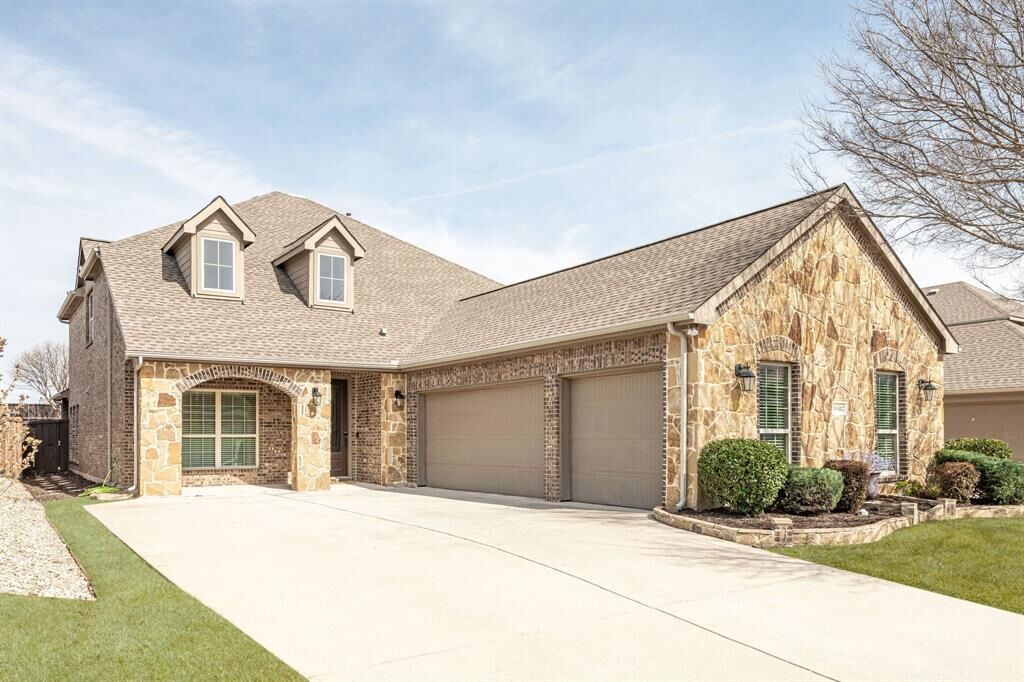 Property Photo:  10412 Old Eagle River Lane  TX 75072 