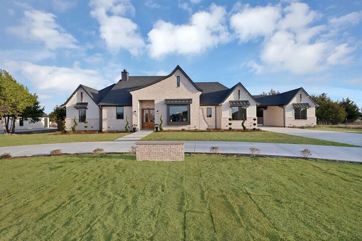 Property Photo: 650 Gibson Road TX 75165
