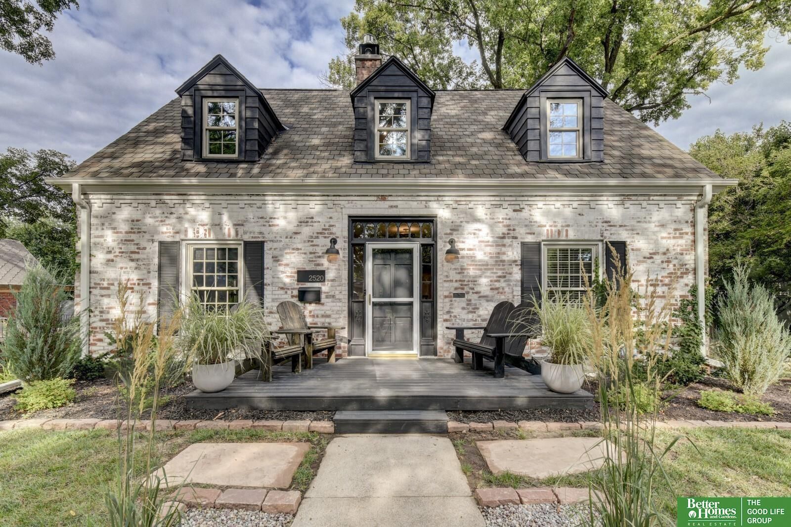 Property Photo: 2520 N 56 Street NE 68104-9999