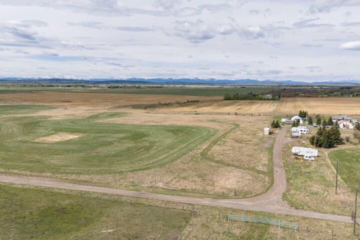 Photo de la propriété:  33333 Township Road 241  AB T3Z 2Y6 