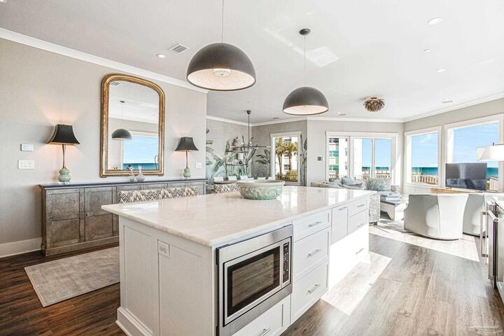 Property Photo:  1500 Via Deluna Dr A6  FL 32561 