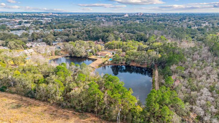 Property Photo:  7200 Twin Lakes Ln  FL 32504 