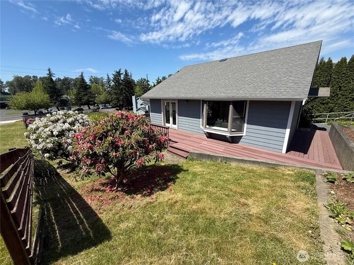 Property Photo:  1803  Woburn Street  WA 98229 