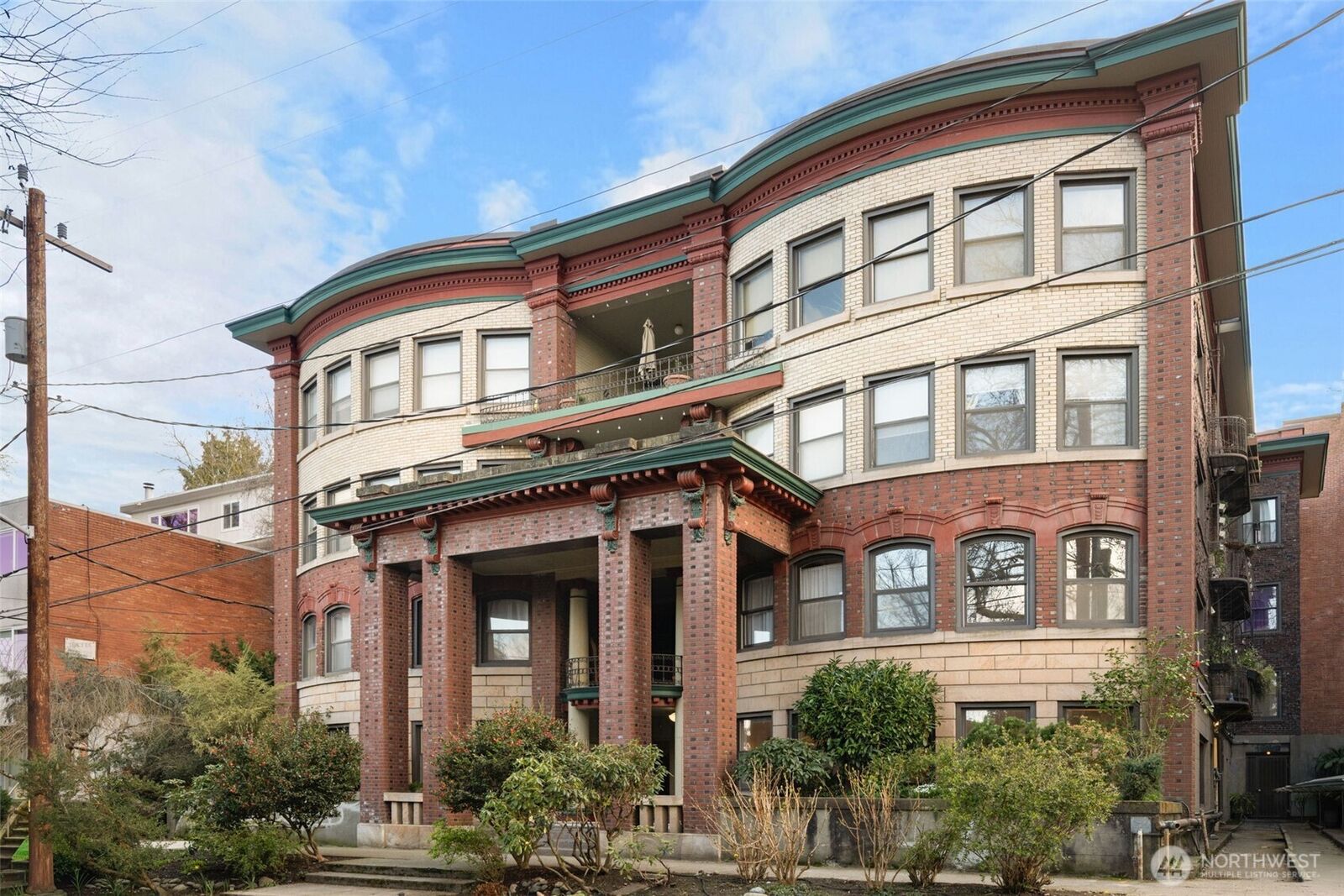 Property Photo:  626  13th Avenue E 3  WA 98102 