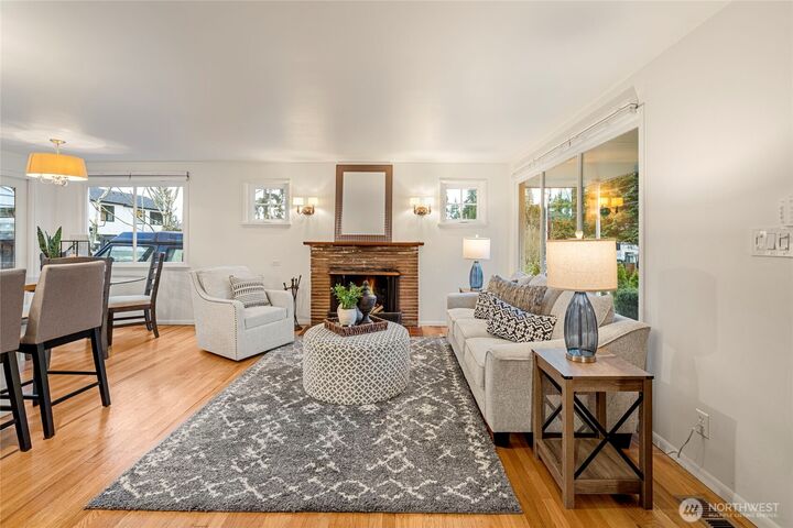 Property Photo:  2527  72nd Avenue SE  WA 98040 