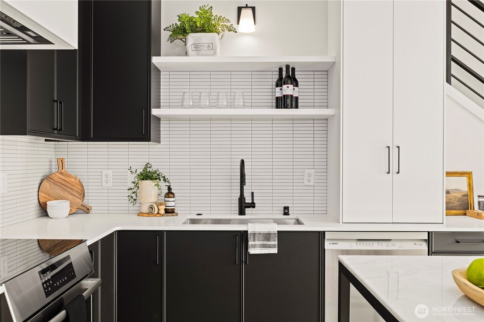 Property Photo:  2562  30th Avenue W  WA 98199 