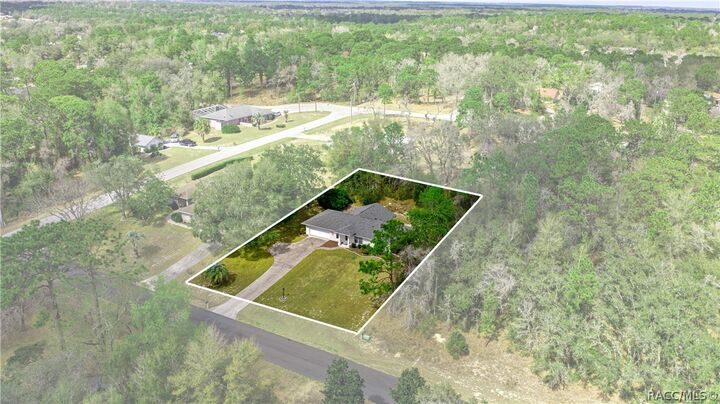 Property Photo:  2003 E Cambridge Lane  FL 34453 