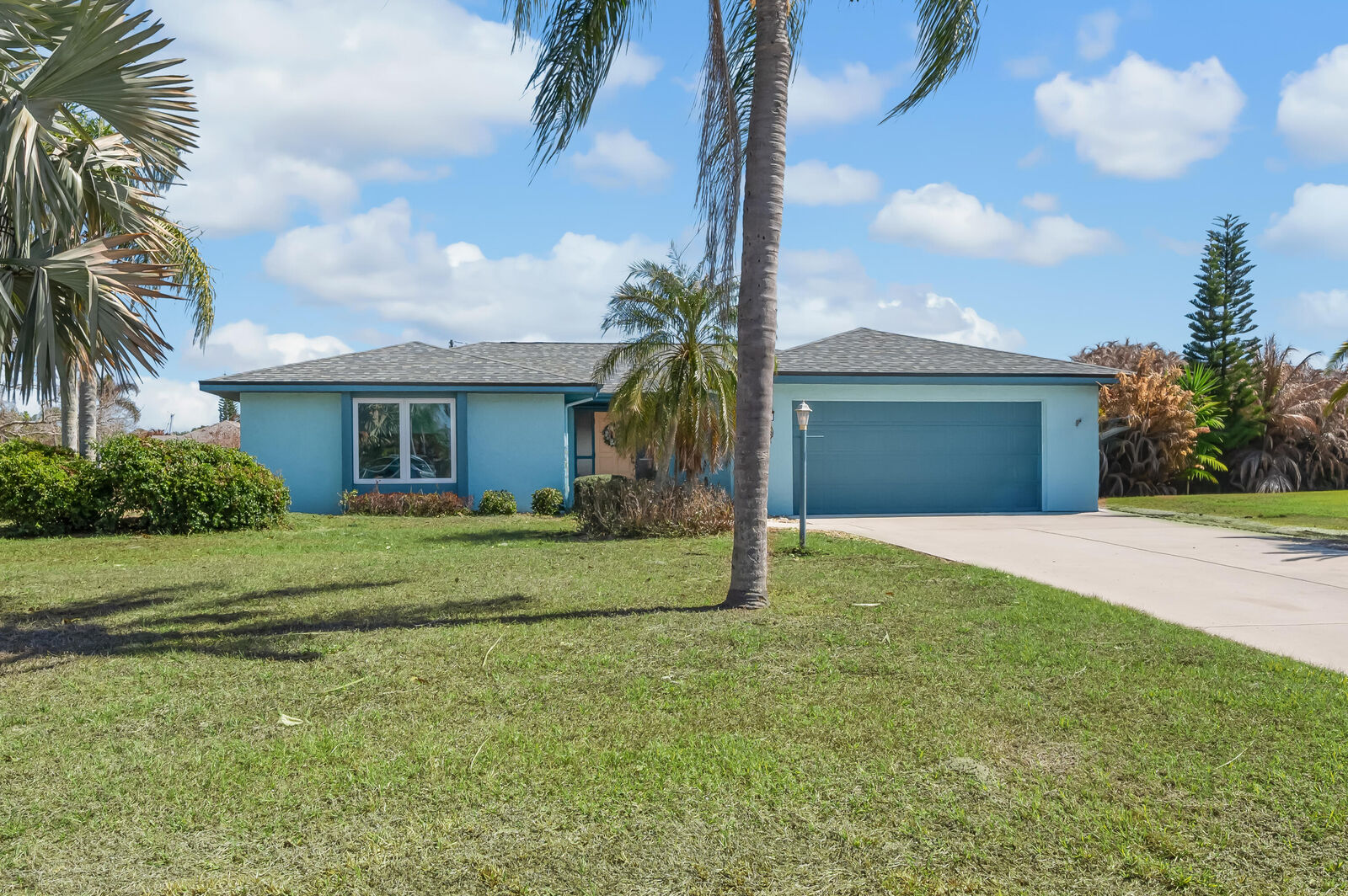 Property Photo:  2621 SE Delong Road  FL 34952 