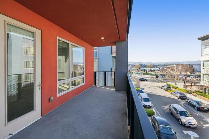 Property Photo:  1028 Foster Square Lane 305  CA 94404 