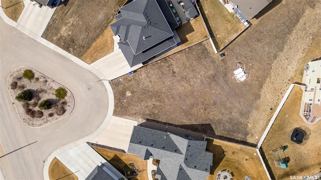 Property Photo:  722 32nd Street W  SK S6V 7T5 