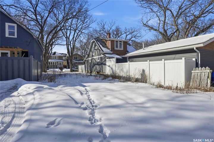 Property Photo:  2305 Quebec Street  SK S4P 1K5 